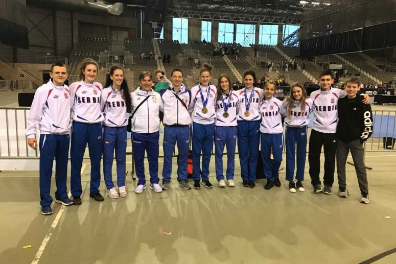 Vanja i serdja zlatne aleksandra bronzana
